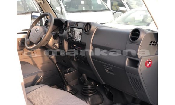 Buy Import Toyota Land Cruiser White Car in Import - Dubai in Abhasia Buy Import Toyota Land Cruiser White Car in Import - Dubai in Abhasia