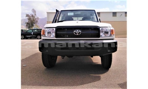 Buy Import Toyota Land Cruiser White Car in Import - Dubai in Abhasia