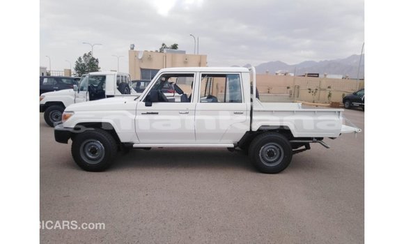 Buy Import Toyota Land Cruiser White Car in Import - Dubai in Abhasia Buy Import Toyota Land Cruiser White Car in Import - Dubai in Abhasia