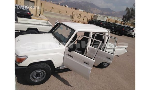 Buy Import Toyota Land Cruiser White Car in Import - Dubai in Abhasia Buy Import Toyota Land Cruiser White Car in Import - Dubai in Abhasia