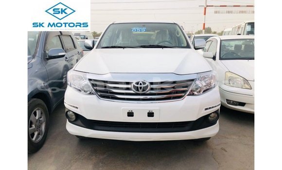 Buy Import Toyota Fortuner White Car in Import - Dubai in Abhasia