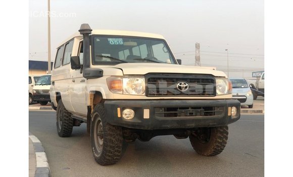 Buy Import Toyota Land Cruiser White Car in Import - Dubai in Abhasia Buy Import Toyota Land Cruiser White Car in Import - Dubai in Abhasia