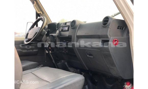Buy Import Toyota Land Cruiser White Car in Import - Dubai in Abhasia Buy Import Toyota Land Cruiser White Car in Import - Dubai in Abhasia