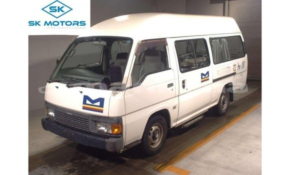 Buy Import Nissan Caravan White Car in Import - Dubai in Abhasia