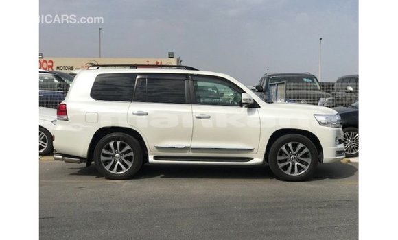 Buy Import Toyota Land Cruiser White Car in Import - Dubai in Abhasia Buy Import Toyota Land Cruiser White Car in Import - Dubai in Abhasia
