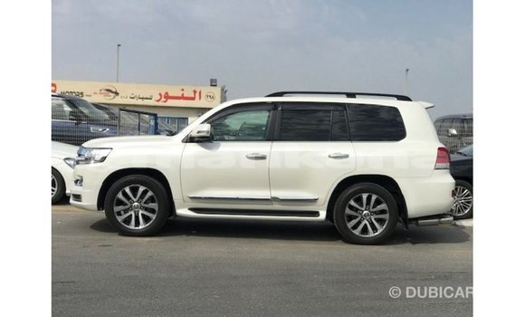 Buy Import Toyota Land Cruiser White Car in Import - Dubai in Abhasia Buy Import Toyota Land Cruiser White Car in Import - Dubai in Abhasia