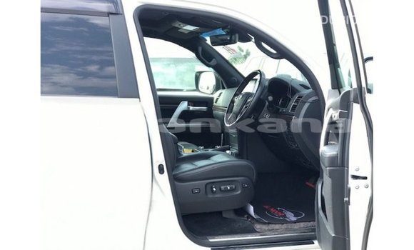 Buy Import Toyota Land Cruiser White Car in Import - Dubai in Abhasia Buy Import Toyota Land Cruiser White Car in Import - Dubai in Abhasia