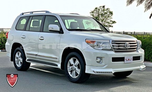 Buy Import Toyota Land Cruiser White Car in Import - Dubai in Abhasia
