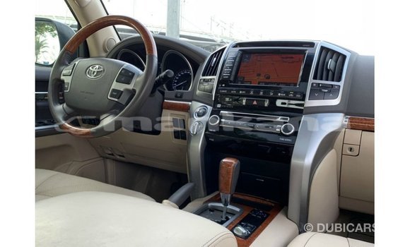 Buy Import Toyota Land Cruiser White Car in Import - Dubai in Abhasia Buy Import Toyota Land Cruiser White Car in Import - Dubai in Abhasia