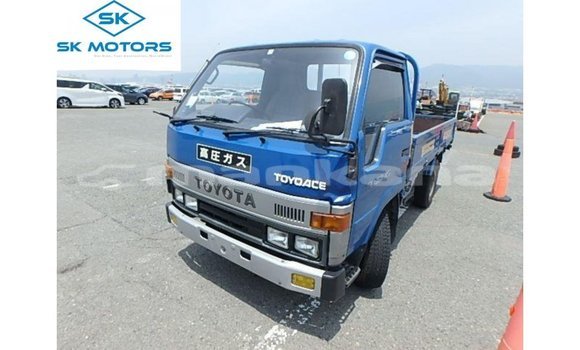 Buy Import Toyota HiAce Blue Truck in Import - Dubai in Abhasia