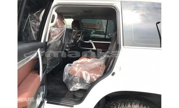 Buy Import Toyota Land Cruiser White Car in Import - Dubai in Abhasia Buy Import Toyota Land Cruiser White Car in Import - Dubai in Abhasia