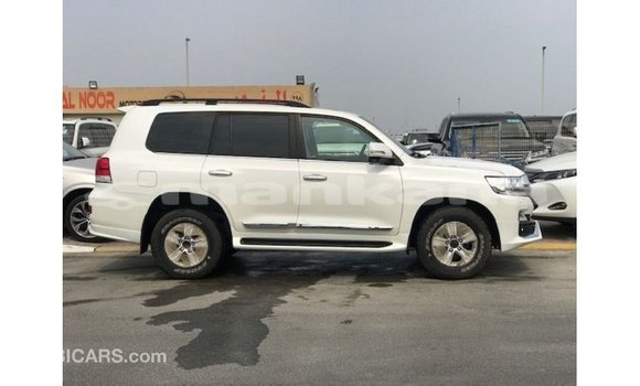 Buy Import Toyota Land Cruiser White Car in Import - Dubai in Abhasia Buy Import Toyota Land Cruiser White Car in Import - Dubai in Abhasia