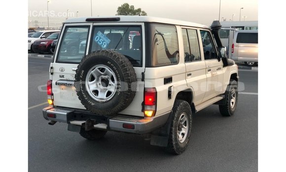 Buy Import Toyota Land Cruiser White Car in Import - Dubai in Abhasia Buy Import Toyota Land Cruiser White Car in Import - Dubai in Abhasia