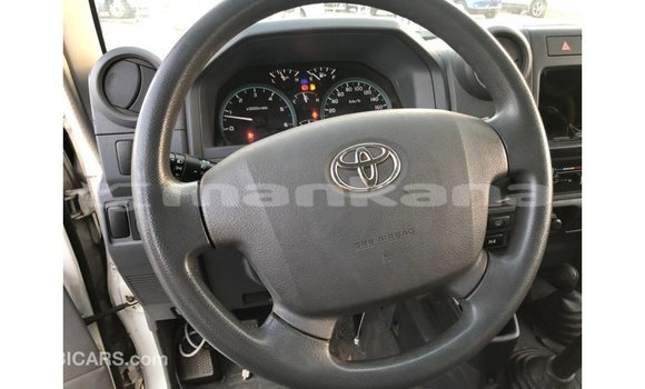 Buy Import Toyota Land Cruiser White Car in Import - Dubai in Abhasia Buy Import Toyota Land Cruiser White Car in Import - Dubai in Abhasia
