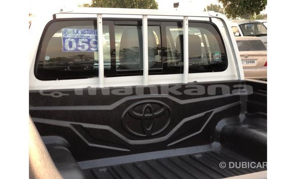 Buy Import Toyota Hilux White Car in Import - Dubai in Abhasia Buy Import Toyota Hilux White Car in Import - Dubai in Abhasia