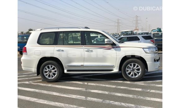 Buy Import Toyota Land Cruiser White Car in Import - Dubai in Abhasia Buy Import Toyota Land Cruiser White Car in Import - Dubai in Abhasia