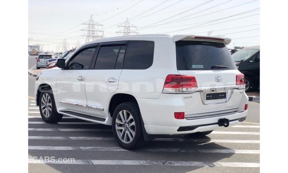 Buy Import Toyota Land Cruiser White Car in Import - Dubai in Abhasia Buy Import Toyota Land Cruiser White Car in Import - Dubai in Abhasia