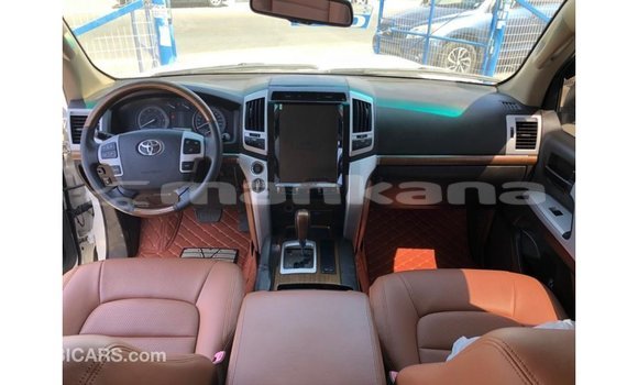 Buy Import Toyota Land Cruiser White Car in Import - Dubai in Abhasia Buy Import Toyota Land Cruiser White Car in Import - Dubai in Abhasia
