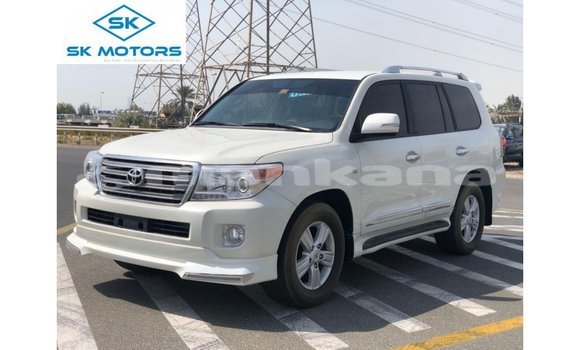 Buy Import Toyota Land Cruiser White Car in Import - Dubai in Abhasia Buy Import Toyota Land Cruiser White Car in Import - Dubai in Abhasia