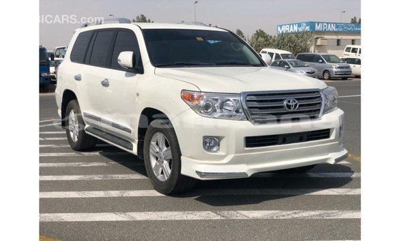 Buy Import Toyota Land Cruiser White Car in Import - Dubai in Abhasia Buy Import Toyota Land Cruiser White Car in Import - Dubai in Abhasia