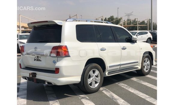Buy Import Toyota Land Cruiser White Car in Import - Dubai in Abhasia Buy Import Toyota Land Cruiser White Car in Import - Dubai in Abhasia