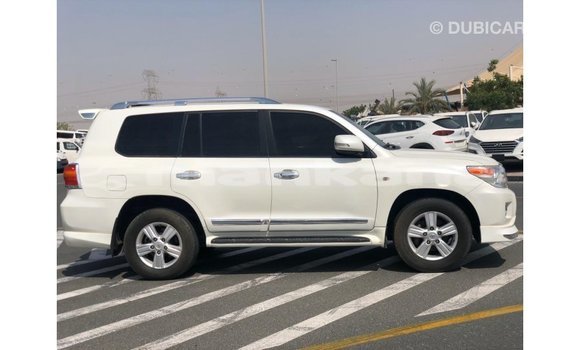 Buy Import Toyota Land Cruiser White Car in Import - Dubai in Abhasia Buy Import Toyota Land Cruiser White Car in Import - Dubai in Abhasia