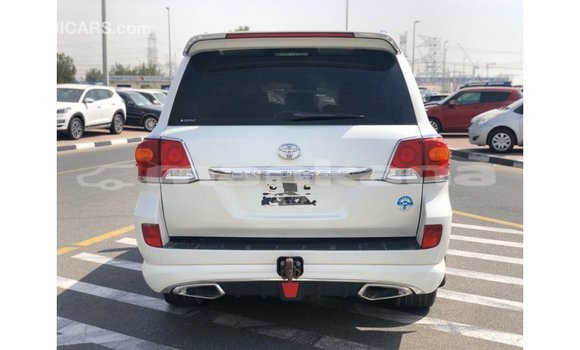 Buy Import Toyota Land Cruiser White Car in Import - Dubai in Abhasia Buy Import Toyota Land Cruiser White Car in Import - Dubai in Abhasia