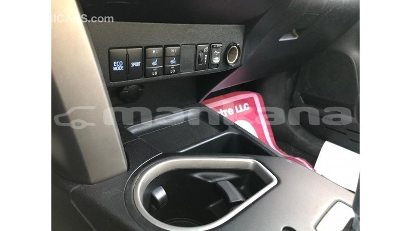 Big with watermark toyota hiace abhasia import dubai 3702