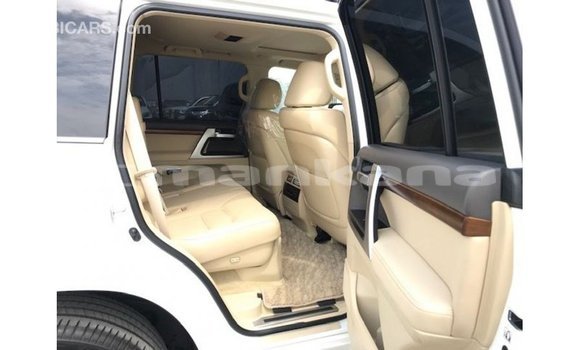 Buy Import Toyota Land Cruiser White Car in Import - Dubai in Abhasia Buy Import Toyota Land Cruiser White Car in Import - Dubai in Abhasia