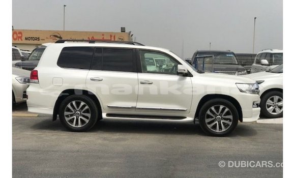Buy Import Toyota Land Cruiser White Car in Import - Dubai in Abhasia Buy Import Toyota Land Cruiser White Car in Import - Dubai in Abhasia