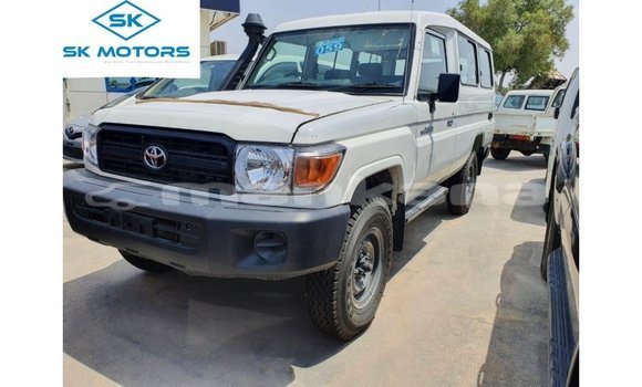 Buy Import Toyota Land Cruiser White Car in Import - Dubai in Abhasia Buy Import Toyota Land Cruiser White Car in Import - Dubai in Abhasia