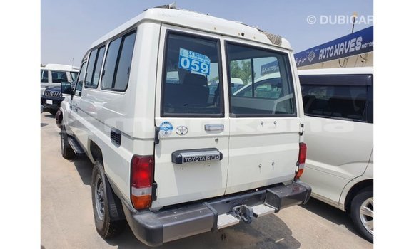 Buy Import Toyota Land Cruiser White Car in Import - Dubai in Abhasia Buy Import Toyota Land Cruiser White Car in Import - Dubai in Abhasia