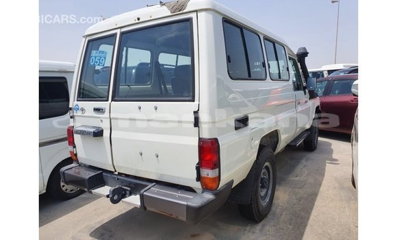 Buy Import Toyota Land Cruiser White Car in Import - Dubai in Abhasia Buy Import Toyota Land Cruiser White Car in Import - Dubai in Abhasia