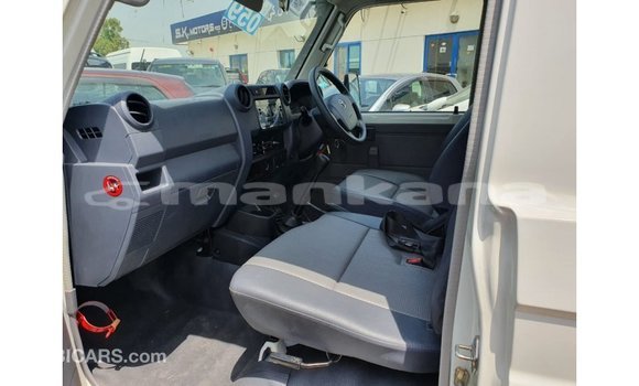 Buy Import Toyota Land Cruiser White Car in Import - Dubai in Abhasia Buy Import Toyota Land Cruiser White Car in Import - Dubai in Abhasia