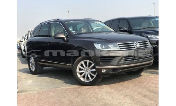 Buy Import Volkswagen Touareg Brown Car in Import - Dubai in Abhasia