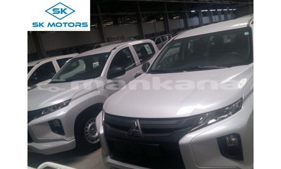 Buy Import Mitsubishi L200 White Car in Import - Dubai in Abhasia