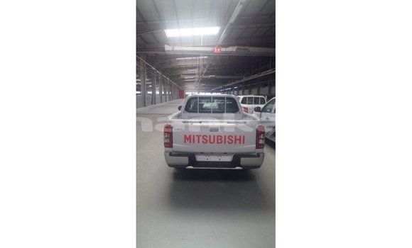 Buy Import Mitsubishi L200 White Car in Import - Dubai in Abhasia Buy Import Mitsubishi L200 White Car in Import - Dubai in Abhasia