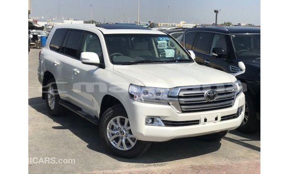 Buy Import Toyota Land Cruiser White Car in Import - Dubai in Abhasia Buy Import Toyota Land Cruiser White Car in Import - Dubai in Abhasia