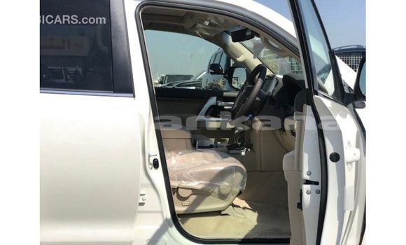 Buy Import Toyota Land Cruiser White Car in Import - Dubai in Abhasia Buy Import Toyota Land Cruiser White Car in Import - Dubai in Abhasia