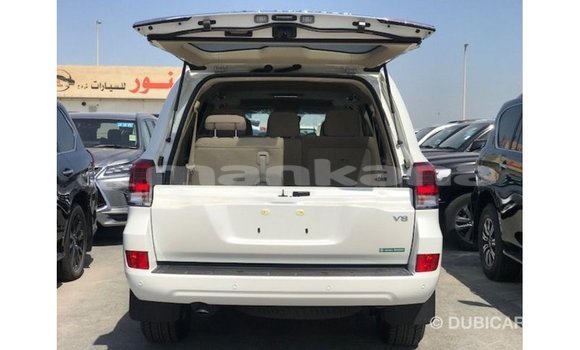 Buy Import Toyota Land Cruiser White Car in Import - Dubai in Abhasia Buy Import Toyota Land Cruiser White Car in Import - Dubai in Abhasia