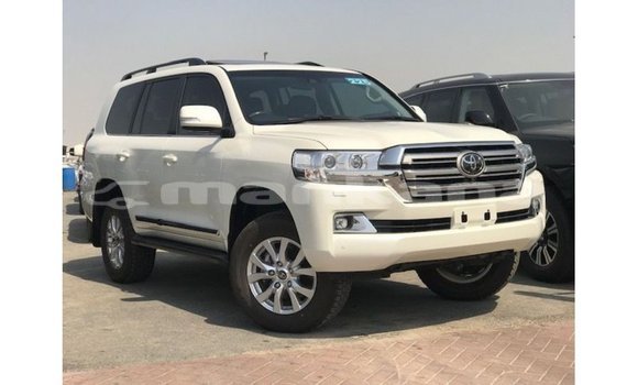 Buy Import Toyota Land Cruiser White Car in Import - Dubai in Abhasia