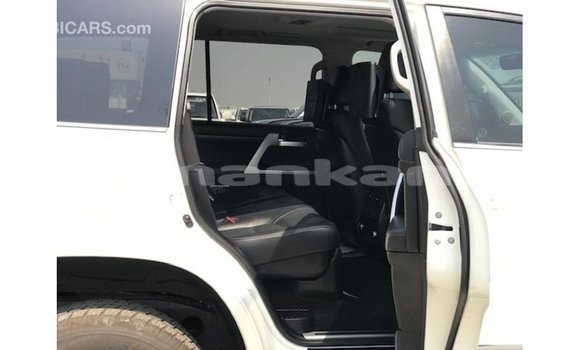 Buy Import Toyota Land Cruiser White Car in Import - Dubai in Abhasia Buy Import Toyota Land Cruiser White Car in Import - Dubai in Abhasia