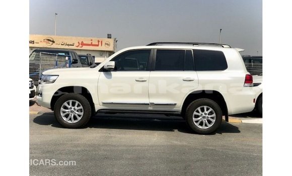 Buy Import Toyota Land Cruiser White Car in Import - Dubai in Abhasia Buy Import Toyota Land Cruiser White Car in Import - Dubai in Abhasia