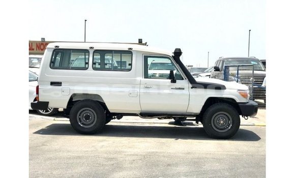 Buy Import Toyota Land Cruiser White Car in Import - Dubai in Abhasia Buy Import Toyota Land Cruiser White Car in Import - Dubai in Abhasia