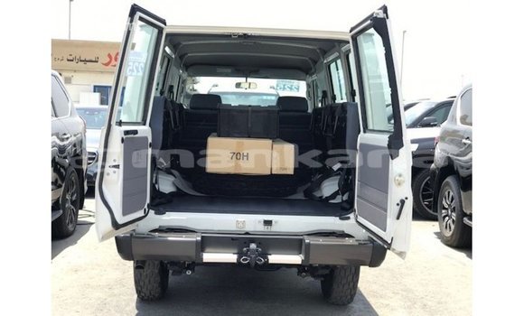Buy Import Toyota Land Cruiser White Car in Import - Dubai in Abhasia Buy Import Toyota Land Cruiser White Car in Import - Dubai in Abhasia
