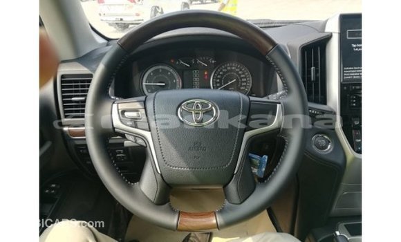 Buy Import Toyota Land Cruiser White Car in Import - Dubai in Abhasia Buy Import Toyota Land Cruiser White Car in Import - Dubai in Abhasia