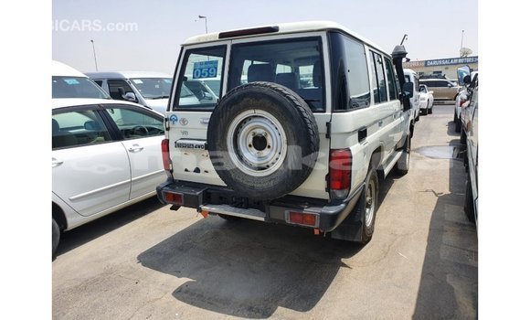 Buy Import Toyota Land Cruiser White Car in Import - Dubai in Abhasia Buy Import Toyota Land Cruiser White Car in Import - Dubai in Abhasia
