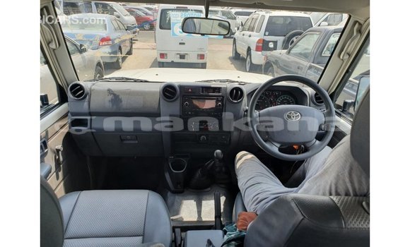 Buy Import Toyota Land Cruiser White Car in Import - Dubai in Abhasia Buy Import Toyota Land Cruiser White Car in Import - Dubai in Abhasia