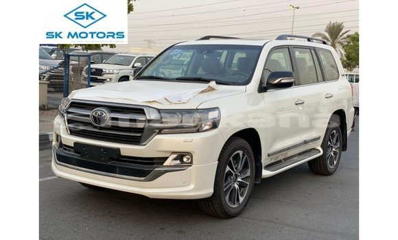 Buy Import Toyota DA White Truck in Import - Dubai in Abhasia