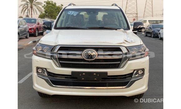 Buy Import Toyota DA White Truck in Import - Dubai in Abhasia Buy Import Toyota DA White Truck in Import - Dubai in Abhasia